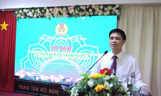Ông Ngọ Duy Hiểu - Phó Chủ tịch Tổng Liên đoàn Lao động Việt Nam - phát biểu tại hội nghị. Ảnh: Đặng Lợi