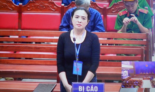 Bị cáo Trần Ngọc Thanh tại phiên tòa xét xử đường dây buôn lậu 200 triệu lít xăng sáng ngày 7.11. Ảnh: Hà Anh chiến