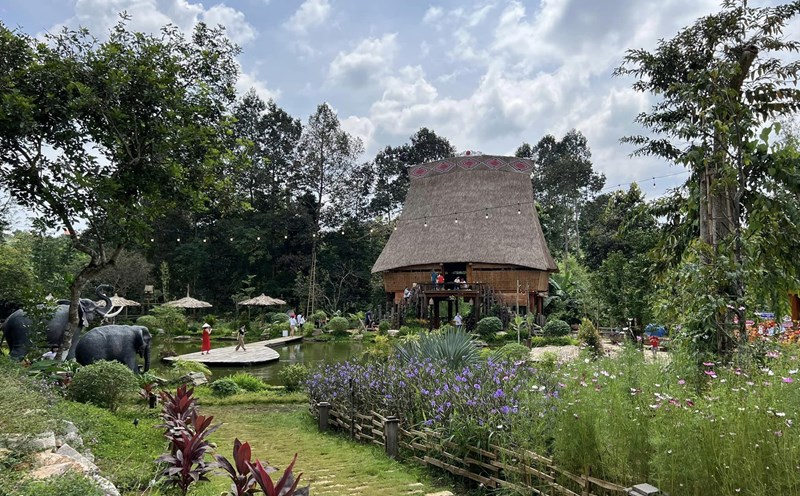 Một điểm đến tại huyện Châu Đức với khung cảnh thiên nhiên và  khám phá, trải nghiệm văn hóa đồng bào dân tộc vùng Tây Nguyên. Ảnh: Thái Phong