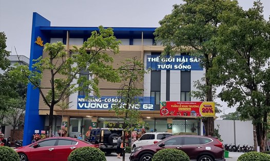 Trụ sở Công ty VNECO2 tại số 13, Mai Hắc Đế, TP Vinh (Nghệ An) biến thành Nhà hàng kinh doanh hải sản Vương Cường. Ảnh: QĐ