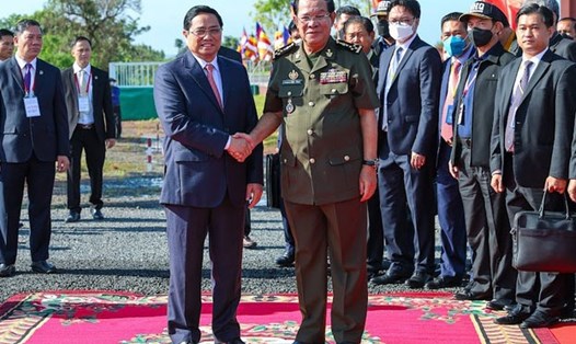 Thủ tướng Phạm Minh Chính và Thủ tướng Campuchia Samdech Techo Hun Sen tại Lễ kỷ niệm 45 năm "Hành trình hướng tới lật đổ chế độ diệt chủng Pol Pot" (20.6.1977 - 20.6.2022) - Ảnh: VGP