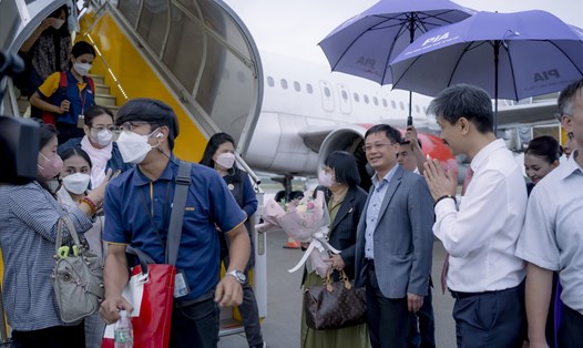 Lãnh đạo Thừa Thiên Huế đón đoàn khách Thái Lan tại Cảng hàng không quốc tế Phú Bài.