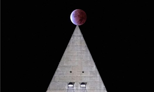 Nguyệt thực toàn phần hay "trăng máu hải ly" được chụp lại tại Mỹ vào ngày 19.11.2021. Ảnh chụp màn hình