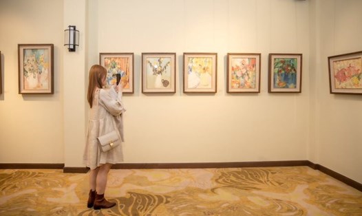 Triển lãm tranh "Cho mùa gió" của họa sĩ Duy Hòa tổ chức tại TP. Đà Lạt. Ảnh: NVCC