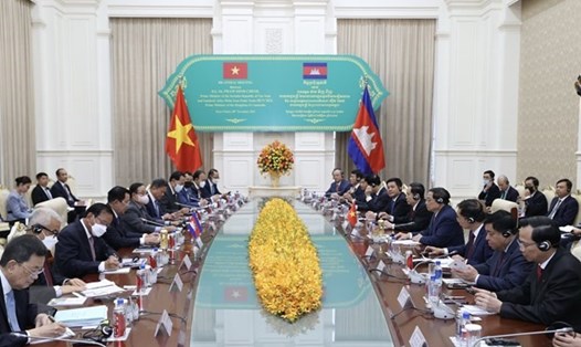 Thủ tướng Phạm Minh Chính hội đàm với Thủ tướng Campuchia Samdech Techo Hun Sen. Ảnh: TTXVN
