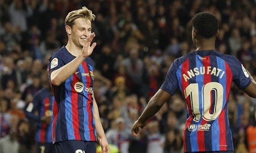 Barcelona giành ngôi đầu bảng từ tay Real Madrid. Ảnh: Reuters