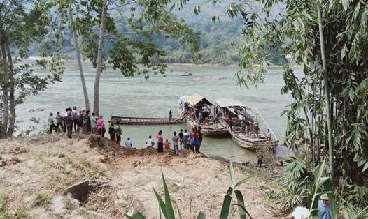 Hiện trường nơi phát hiện thi thể nạn nhân vụ lật đò trên sông Lô. Ảnh: CTV
