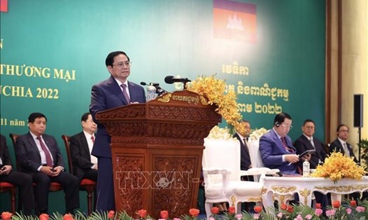 Thủ tướng Phạm Minh Chính phát biểu tại Diễn đàn Việt Nam - Campuchia. Ảnh: TTXVN