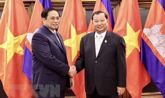 Thủ tướng Phạm Minh Chính và Chủ tịch Thượng viện Campuchia Samdech Say Chhum. Ảnh: TTXVN
