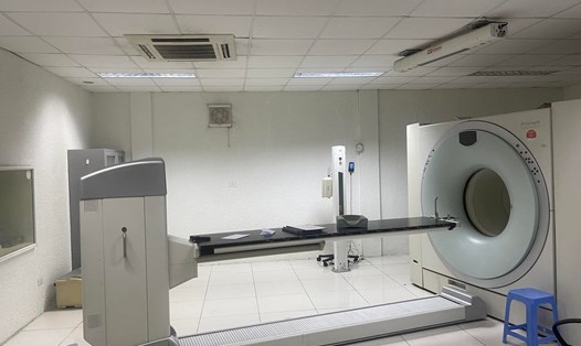 Máy móc hoặc thiếu, hoặc “đắp chiếu” ở Bệnh viện Bạch Mai trong khi 800-1.000 bệnh viện được chỉ định dùng máy mỗi ngày. Ảnh: Lệ Hà
