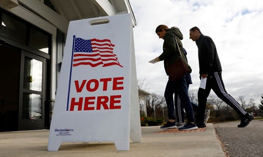 Cử tri đi bỏ phiếu bầu cử giữa kỳ Mỹ. Ảnh: AFP