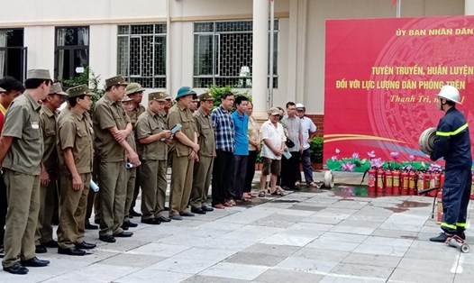 Tuyên truyền phòng chống cháy nổ cho lực lượng cơ sở và người dân tại huyện Thanh Trì, Hà Nội. Ảnh: Đ.Hiếu