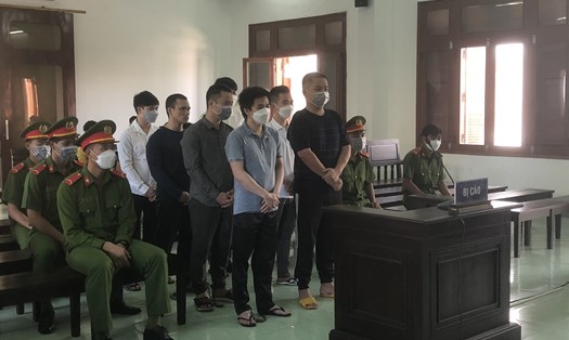 Phú Yên: Phạt 7 năm 3 tháng tù đối với 7 bị cáo mua bán, tàng trữ trái phép vũ khí quân dụng