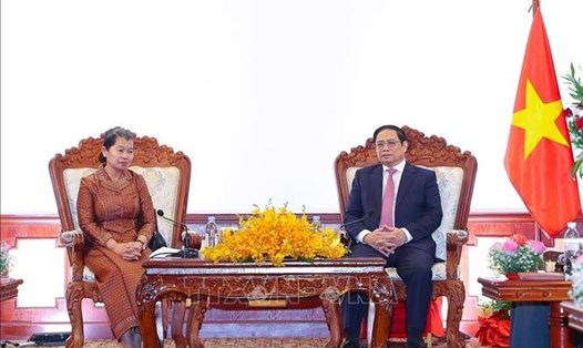 Thủ tướng Phạm Minh Chính tiếp Phó Thủ tướng, Chủ tịch Hội hữu nghị Việt Nam - Campuchia Men Sam An. Ảnh: TTXVN