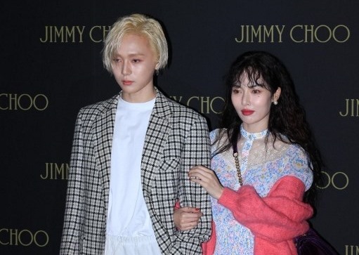 Dawn bảo vệ bạn gái HyunA hậu chia tay. Ảnh: AFP.