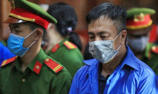 Bị cáo Nguyễn Minh Khải,  cựu Giám đốc Bệnh viện Mắt TPHCM bị tuyên 7 năm tù. Ảnh: Anh Tú