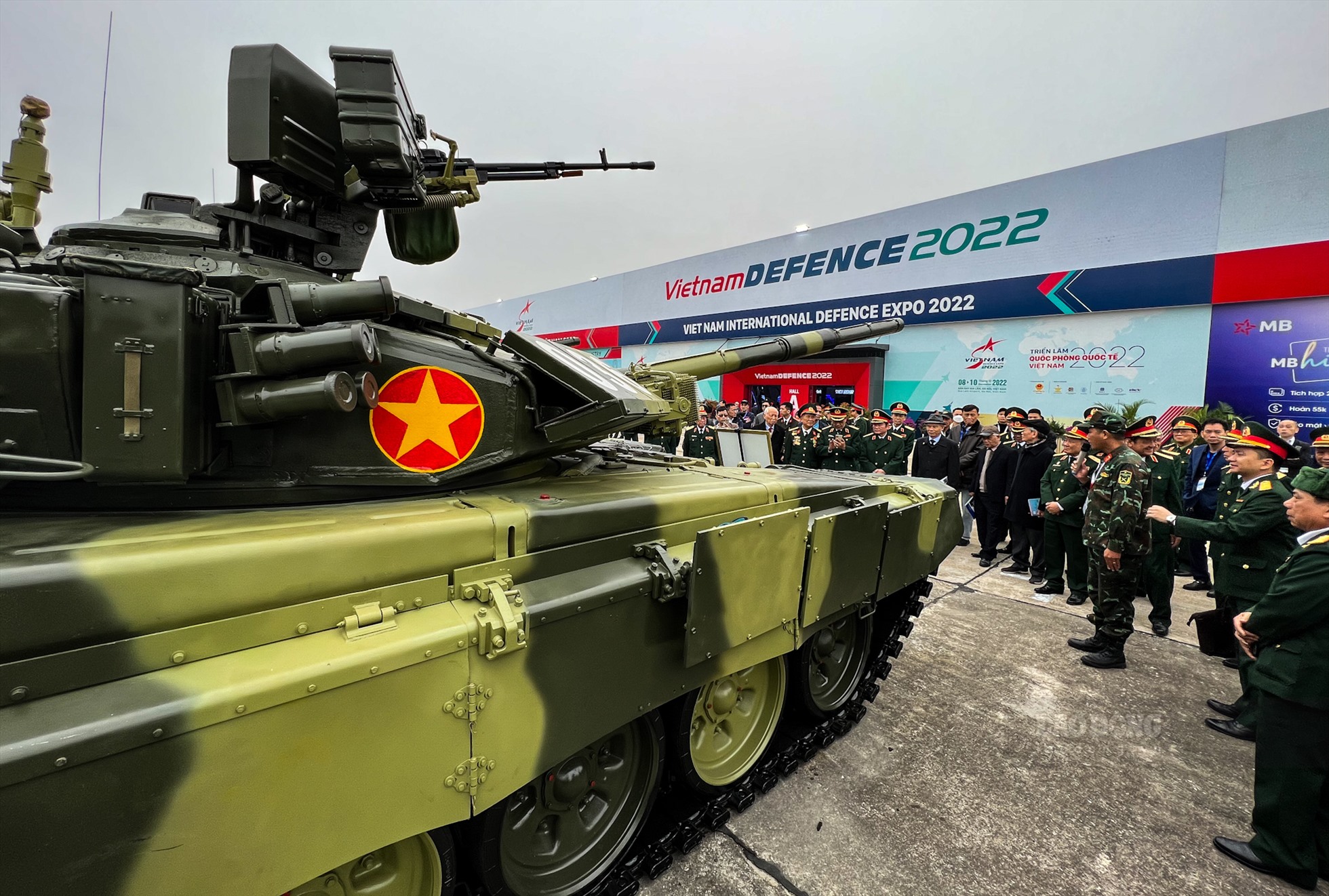 Vũ khí chính phiên bản tăng T-90 là pháo nòng trơn 2A46M5 cỡ 125 mm trang bị hệ thống nạp đạn tự động. Ảnh: Hải Nguyễn