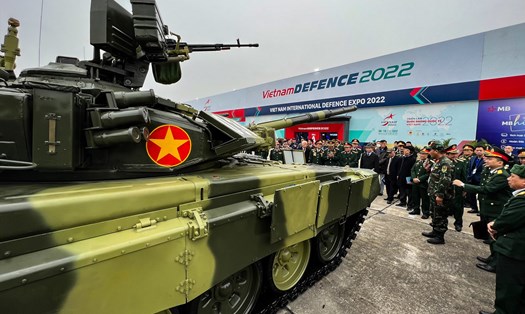 Vũ khí chính phiên bản tăng T-90 là pháo nòng trơn 2A46M5 cỡ 125 mm trang bị hệ thống nạp đạn tự động. Ảnh: Hải Nguyễn