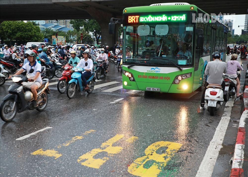 Mức trừng trị chuồn vô làn đàng mang lại xe cộ buýt thời gian nhanh BRT như vậy nào?