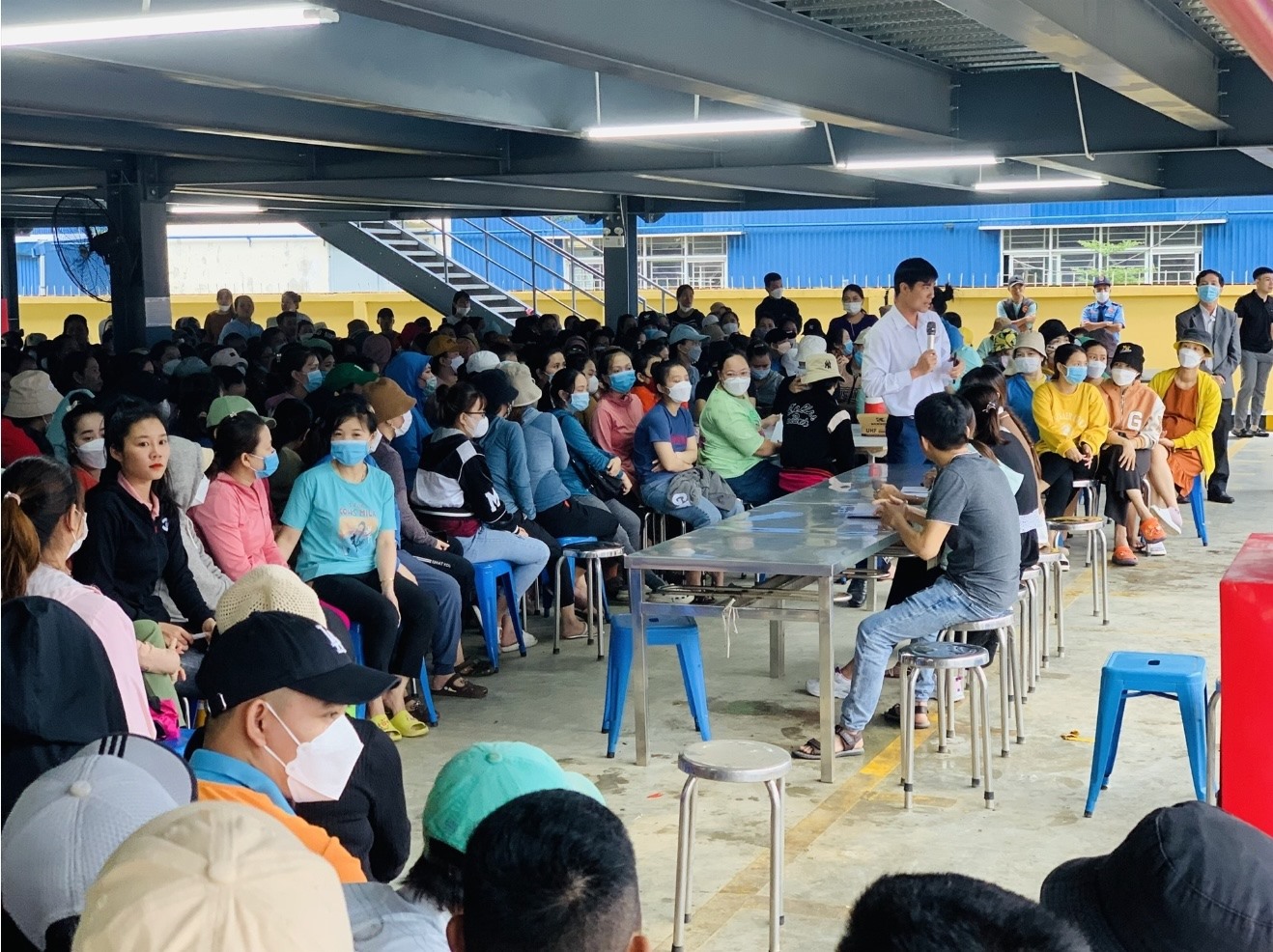 Một doanh nghiệp tại Đà Nẵng vừa tuyên bố giải thể khiến 500 lao động mất việc cận Tết. Ảnh: Tường Minh