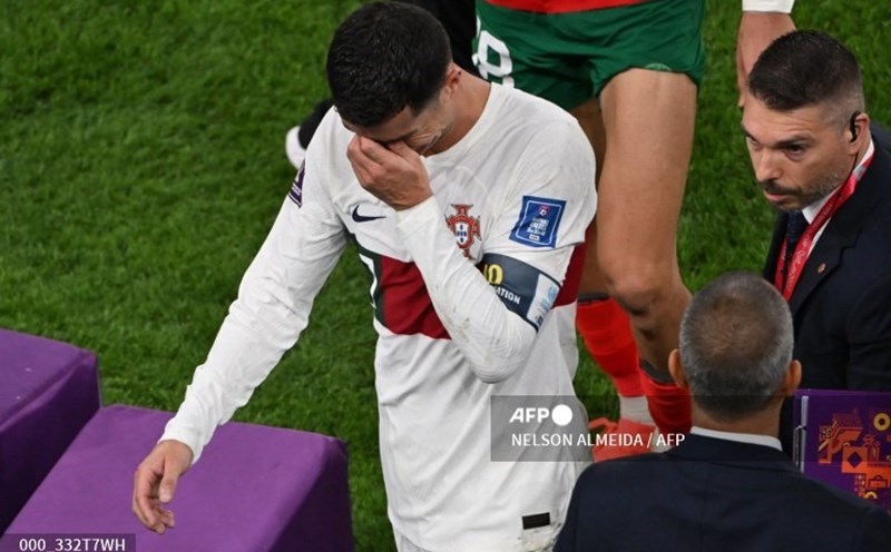 Một bàn thua không phải là đủ để đánh bại tinh thần chiến đấu của đội tuyển Bồ Đào Nha. Hãy cùng xem lại những tình huống kịch tính của trận đấu và cổ vũ cho đội tuyển của chúng ta.