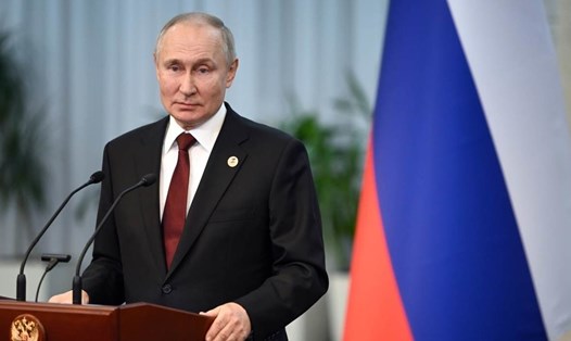 Tổng thống Nga Vladimir Putin trả lời báo giới sau hội nghị thượng đỉnh Liên minh Kinh tế Á-Âu (EAEU) tại Bishkek, Kyrgyzstan. Ảnh: Sputnik