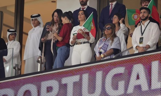 Bạn gái Ronaldo có mặt trực tiếp tại sân để cổ vũ Ronaldo và tuyển Bồ Đào Nha ở trận gặp Maroc. Ảnh: EPA
