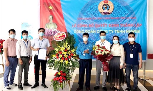 LĐLĐ tỉnh Hà Nam tổ chức lễ công bố quyết định thành lập công đoàn cơ sở tại doanh nghiệp. Ảnh: Công đoàn Hà Nam