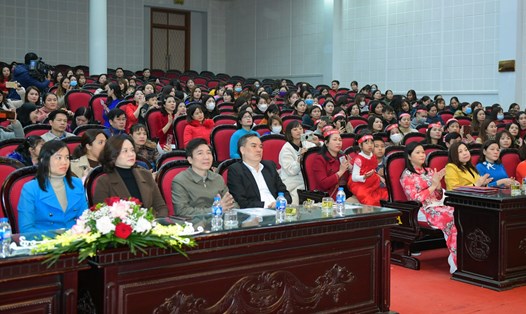 Các đại biểu và đông đảo đoàn viên, CNLĐ tham dự Ngày hội đoàn viên do Liên đoàn lao động thành phố Tam Điệp (Ninh Bình) tổ chức. Ảnh: Diệu Anh
