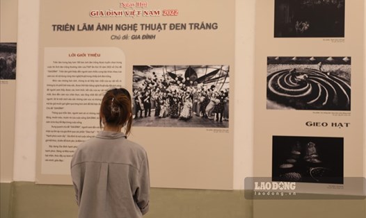 Triển lãm ảnh nghệ thuật về chủ đề gia đình trong khuôn khổ hoạt động Ngày hội Gia đình Việt Nam năm 2022. Ảnh: Thu Hoài - Hải Yến