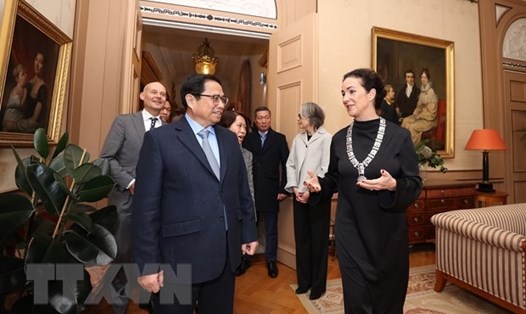 Thủ tướng Phạm Minh Chính gặp Thị trưởng thành phố Amsterdam Femke Halsema (phải). Ảnh: TTXVN