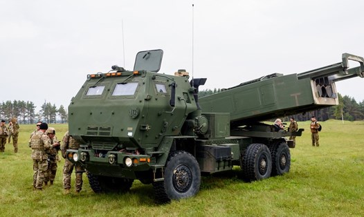 Mỹ cung cấp cho Ukraina tên lửa cho hệ thống HIMARS và nhiều loại vũ khí khác. Ảnh: AFP