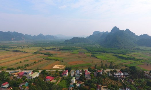 Khu đất dự án của FLC tại huyện Yên Thuỷ. Ảnh: Minh Nguyễn.
