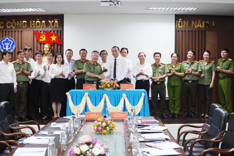 Bảo hiểm xã hội tỉnh Quảng Nam phối hợp với Công an tỉnh thực hiện chức năng thanh tra thu hồi nợ đối với các đơn vị nợ kéo dài. Ảnh: BHXH tỉnh Quảng Nam cung cấp.