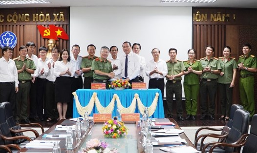 Bảo hiểm xã hội tỉnh Quảng Nam phối hợp với Công an tỉnh thực hiện chức năng thanh tra thu hồi nợ đối với các đơn vị nợ kéo dài. Ảnh: BHXH tỉnh Quảng Nam cung cấp.
