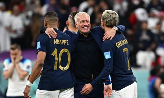 Didier Deschamps sẽ tiếp tục dẫn dắt đội tuyển Pháp sau World Cup 2022. Ảnh: AFP