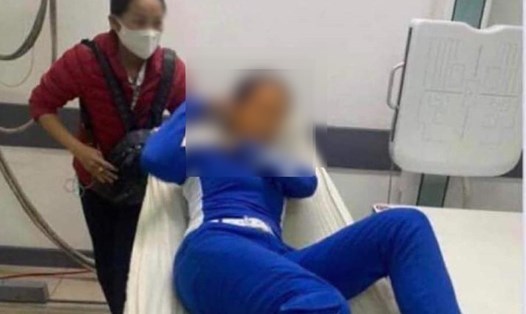 Nữ nhân viên L. đã bị đánh, phải cấp cứu tại bệnh viện Đà Nẵng. Ảnh: CLB Caddie