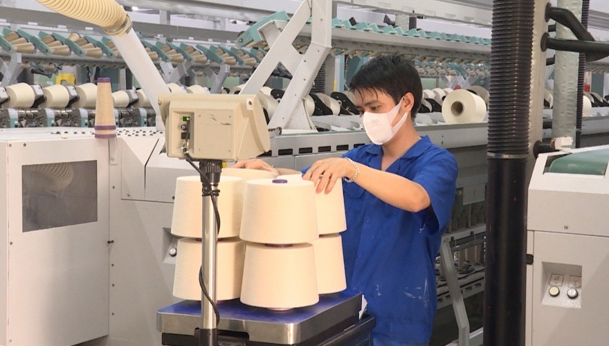 Ít việc, thu nhập giảm, công nhân thắt chặt chi tiêu