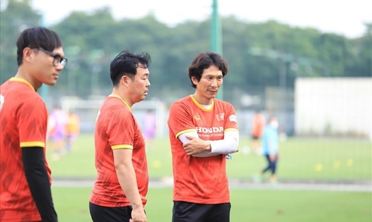 Huấn luyện viên Gong Oh-kyun chia tay đội tuyển U23 Việt Nam. Ảnh: Minh Dân