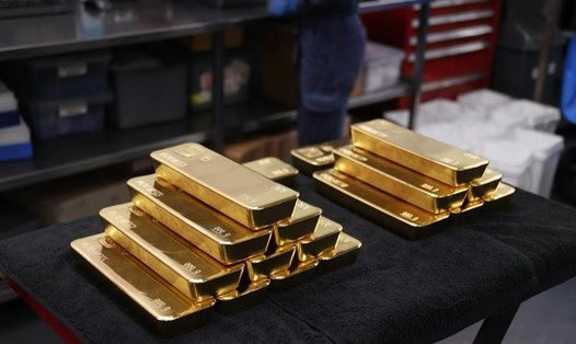 Giá vàng thế giới đang rơi xuống mức 1.781,60 USD/ounce. Ảnh: AFP