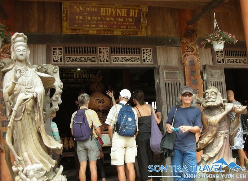 Làng mộc Kim Bồng được UBND tỉnh Quảng Nam lựa chọn thí điểm phát triển du lịch. Ảnh: Từ Ân