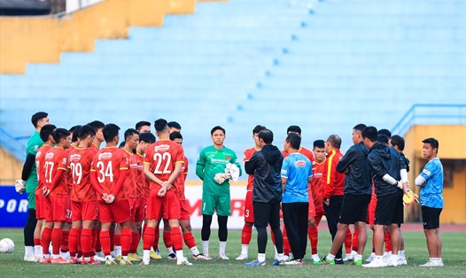 Đội tuyển Việt Nam tập làm quen sân Hàng Đẫy chuẩn bị cho trận đấu gặp đội tuyển Philippines vào ngày 14.12. Ảnh: Minh Dân
