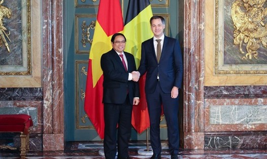 Thủ tướng Phạm Minh Chính và Thủ tướng Bỉ Alexander De Croo chụp ảnh chung trước hội đàm. Ảnh: VGP