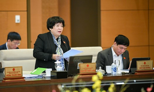 Chủ nhiệm Ủy ban Xã hội Nguyễn Thúy Anh trình bày báo cáo tại phiên họp. Ảnh: Nghĩa Đức