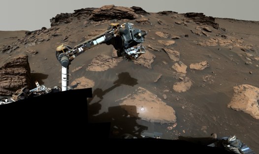 Lốc bụi sao Hỏa là đặc trưng phổ biến ở miệng núi lửa Jezero, nơi tàu thám hiểm Perseverance hoạt động từ tháng 2.2021. Ảnh: NASA