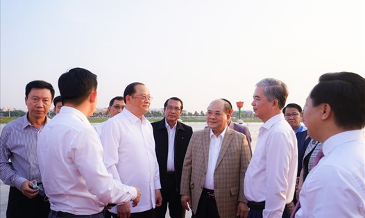 Phó Thủ tướng Lào cùng đoàn đại biểu và lãnh đạo TP.HCM thăm Van Phuc City. Ảnh: Vinh Rose