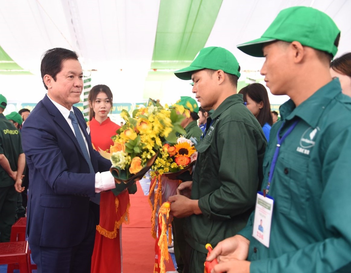 325 công nhân lao động thi “Bàn tay vàng thu hoạch mủ cao su"