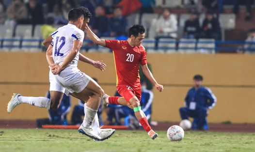 Văn Quyết ghi bàn duy nhất giúp tuyển Việt Nam thắng tuyển Philippines 1-0. Ảnh: Minh Dân