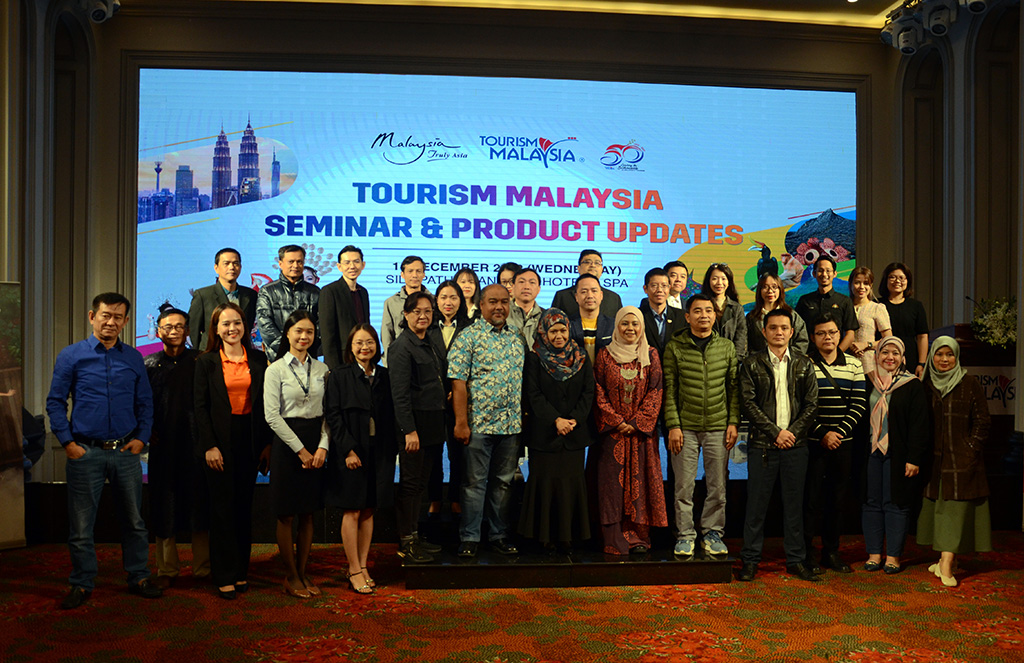 Các doanh nghiệp, cơ quan quản lý du lịch Malaysia giao lưu cùng doanh nghiệp du lịch Thừa Thiên Huế. Ảnh: Từ Ân