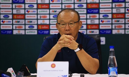 Huấn luyện viên Park Hang-seo hài lòng với kết quả trận giao hữu với đội tuyển Philippines. Ảnh: Minh Dân